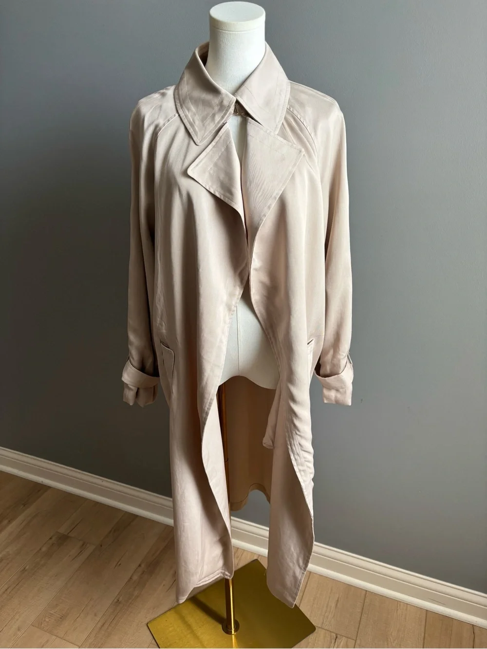 Elie Tahari Open Front Trench Coat With Clasp - Picture 5 of 9